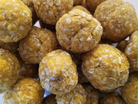 No-bake pumpkin and rice dog treats